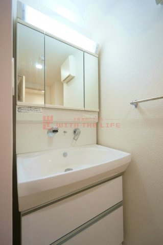 カサグランデ本町【10,000円キャッシュバック対象物件】の独立洗面台|独立洗面台、朝の身支度には欠かせません