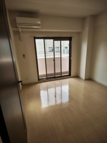 【洋室】 | グランツ寝屋川 | 広々とした洋室です