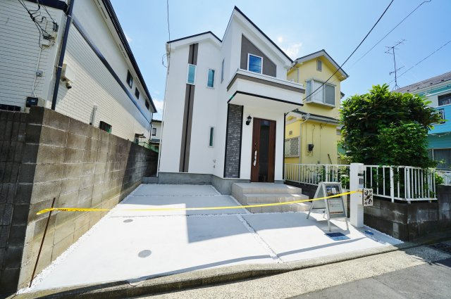 【保土ケ谷区狩場町303-356新築戸建て】★仲介手数料無料★（瀬戸ヶ谷小学校・岩崎中学校）の外観|現地のお写真です。ハイルーフ駐車可能。詳細はお問い合わせ下さい。