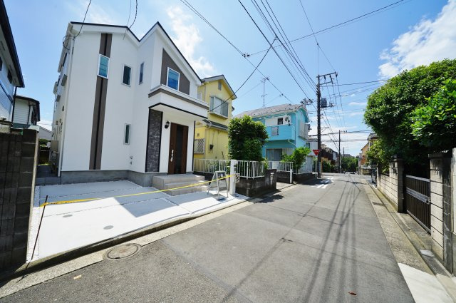 【保土ケ谷区狩場町303-356新築戸建て】★仲介手数料無料★（瀬戸ヶ谷小学校・岩崎中学校）の前面道路含む現地写真|前面道路幅員は約4.5mです。
