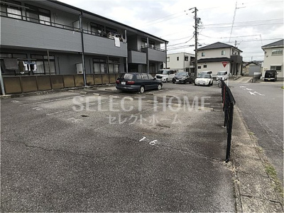 【駐車場】 | サープラス浅井Ｂ | 駐車場に車を止められます