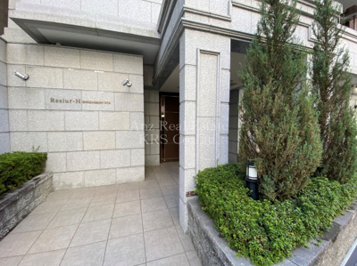 【エントランス】 | レジュールアッシュ心斎橋VITA | 高級感のあるエントランス♪緑が素敵です♪