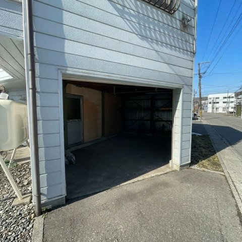 室蘭市宮の森町4丁目21-9戸建の駐車場|車をお持ちの方に嬉しい駐車場付きの物件です