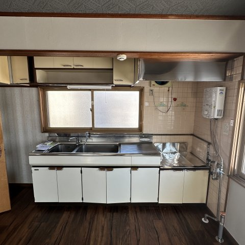 室蘭市宮の森町4丁目21-9戸建のキッチン|コンパクトなキッチンで掃除もラクラク
