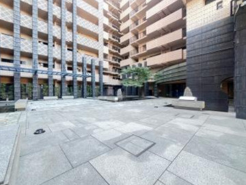 ルネ・上野桜木のエントランス