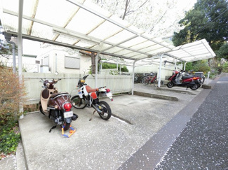 【その他共用部分】 | 敷地内バイク置場です。