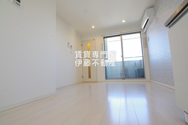 オリエンタル清水の洋室