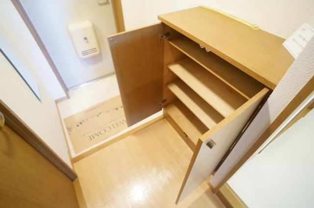 エーデル雲雀丘三番館の設備|玄関靴箱です
参考、同建物・反転間取りの号室
