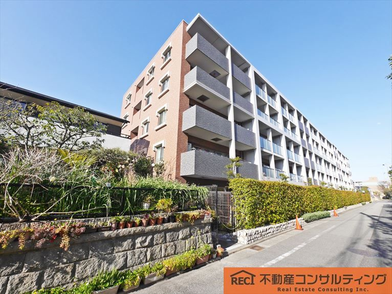 Brilliaプラネ芦屋伊勢町のエントランス