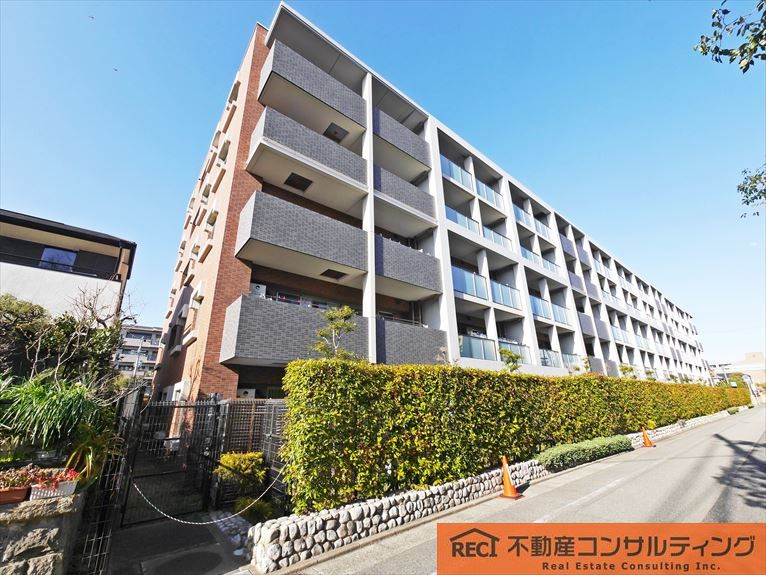Brilliaプラネ芦屋伊勢町の駐車場