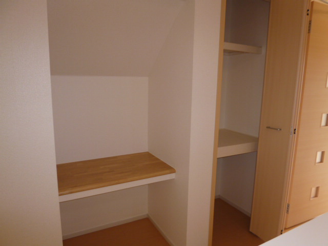 パーク・ヴィラＫ　Ａの居間・リビング|リビング収納