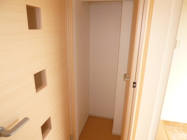 パーク・ヴィラＫ　Ａの収納|廊下収納