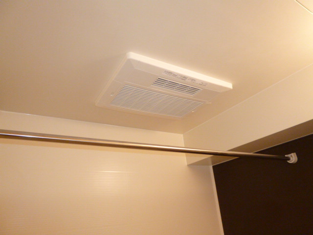 パーク・ヴィラＫ　Ａの浴室|浴室乾燥機