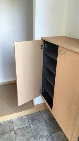 【玄関】 | アーバンスイートA棟（家賃半額補助対象）ペット可物件 | シンプルで使いやすい玄関です