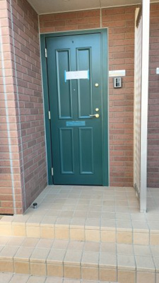 【玄関】 | アーバンスイートA棟（家賃半額補助対象）ペット可物件 | ゆったりとした玄関です