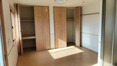 【居間・リビング】 | アーバンスイートA棟（家賃半額補助対象）ペット可物件 | ゆったり過ごせるリビングです