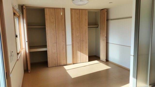 【居間・リビング】 | アーバンスイートA棟（家賃半額補助対象）ペット可物件 | ゆったり過ごせるリビングです