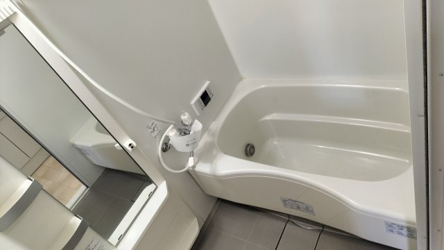 【浴室】 | アーバンスイートA棟（家賃半額補助対象）ペット可物件 | お風呂です