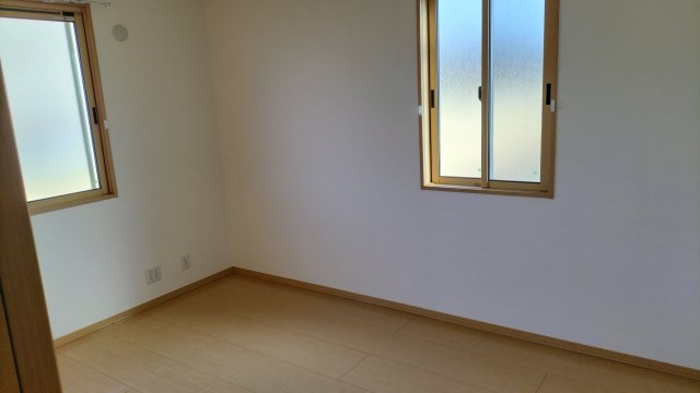 【洋室】 | アーバンスイートA棟（家賃半額補助対象）ペット可物件 | ゆったりした洋室です