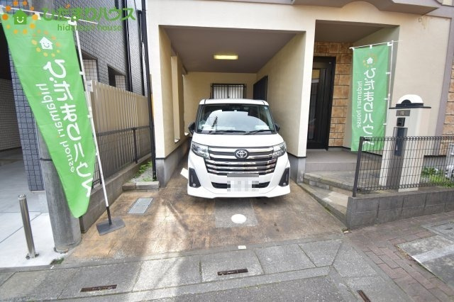 西区指扇　中古一戸建ての駐車場