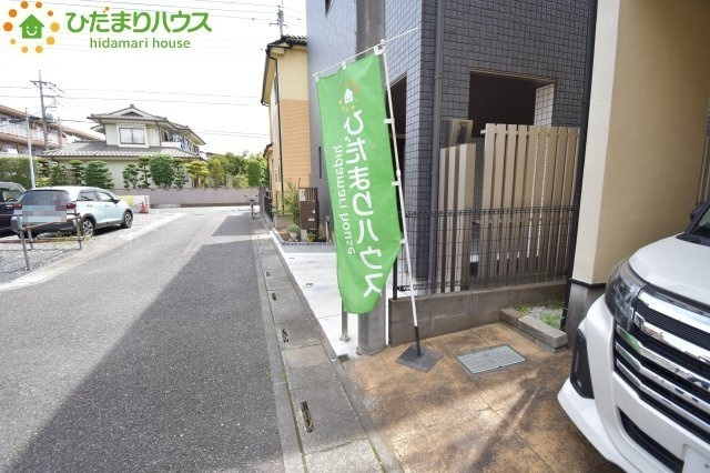 西区指扇　中古一戸建ての前面道路含む現地写真