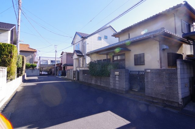 越谷市宮本町５丁目の売地の前面道路含む現地写真