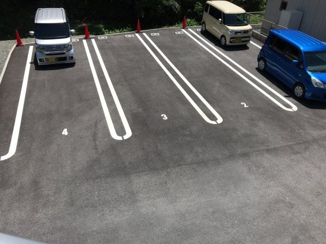 サンハピネス築地の駐車場|駐車場があるので、車を買う予定の方も安心です
