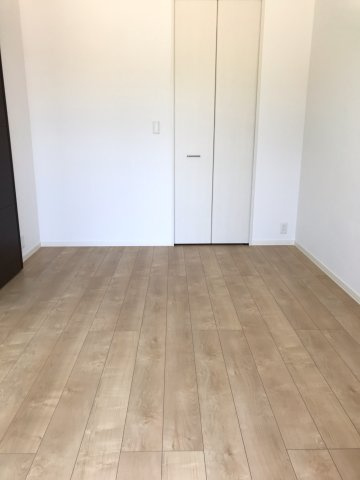 サンハピネス築地の居間・リビング|こちらのリビングで趣味の時間をお楽しみください