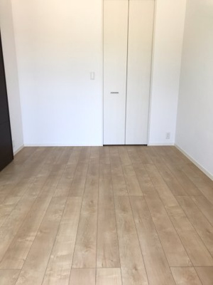 【居間・リビング】 | サンハピネス築地 | こちらのリビングで趣味の時間をお楽しみください