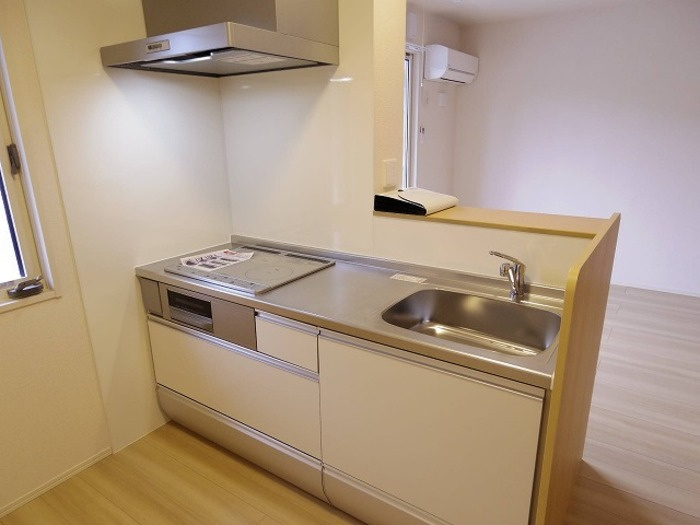 カーサイルフィオーレ Aのキッチン|対面式システムキッチン（3口IH仕様）