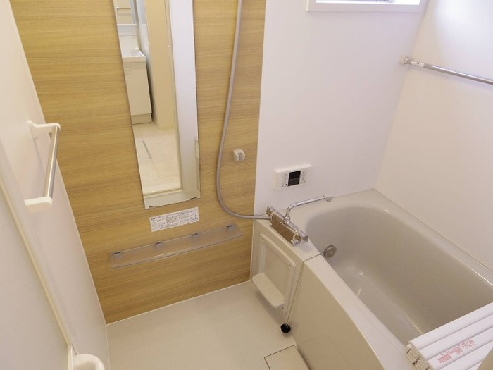 カーサイルフィオーレ Aの浴室|ユニットバス（小窓付）