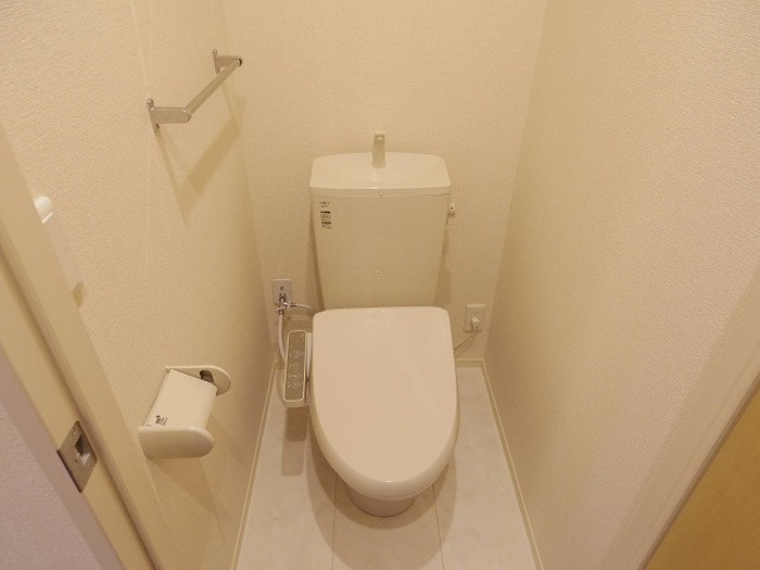 カーサイルフィオーレ Aのトイレ|もちろん温水洗浄暖房便座です