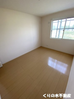 【寝室】 | フォレストA棟 | 落ち着いて過ごせるお部屋なので、寝室にいかがでしょうか（同タイプのお部屋です。現況を優先します。）