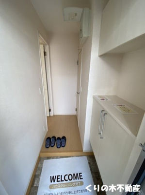 【玄関】 | フォレストA棟 | 収納もある玄関です（同タイプのお部屋です。現況を優先します。）