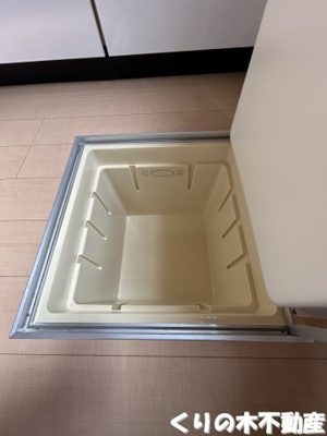 【玄関】 | フォレストA棟 | 収納もある玄関です（同タイプのお部屋です。現況を優先します。）