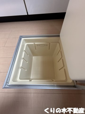【玄関】 | フォレストA棟 | 収納もある玄関です（同タイプのお部屋です。現況を優先します。）