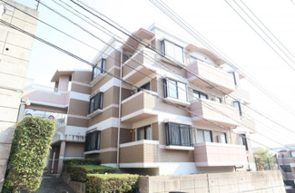 【外観】 | 閑静な住宅地のオートロックマンション。室内面積80㎡以上あり、大家族でもゆとりを持って生活できます。敷地内駐車場空きありなので、車をお持ちの方でも安心ですね♪