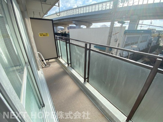【バルコニー】 | イスズハイツベル川西２号 | 南東向きバルコニーです♪日当たり良好です！お洗濯物もスッキリ乾きますね(^^)