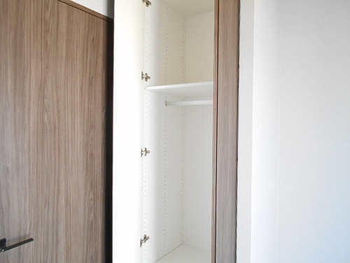 ライオンズタワー岡山千日前の収納|洋室（約5.0畳）のクロゼット