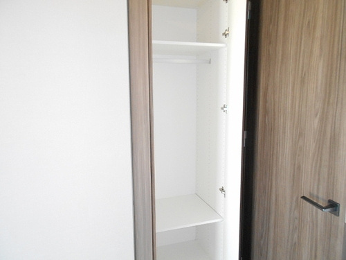 ライオンズタワー岡山千日前の収納|洋室（約4.5畳）のクロゼット