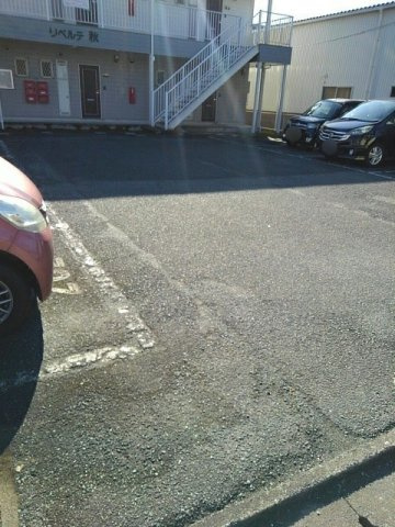 リベルテ秋の駐車場