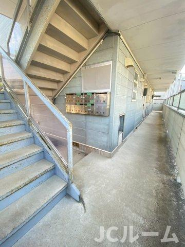 フローラハイツのエントランス