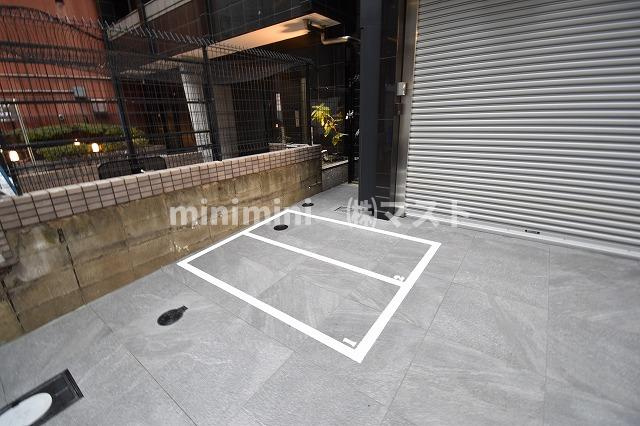 BRAVE常盤町Ⅱの駐車場