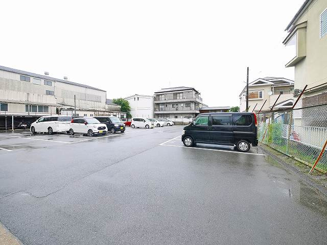 南京終マンションBの駐車場|駐車場があります