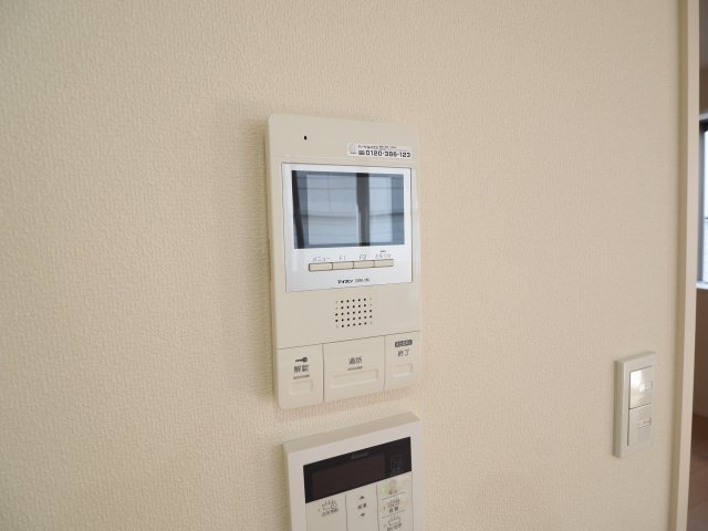 【セキュリティ】 | ブリスタ | TVモニター完備で防犯面も安心です！
