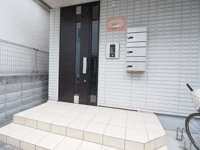 【エントランス】 | ブリスタ | オートロック完備の安心エントランス！