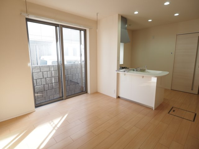 【居間・リビング】 | ブリスタ | 日当たり良好で開放感ある快適リビングです！