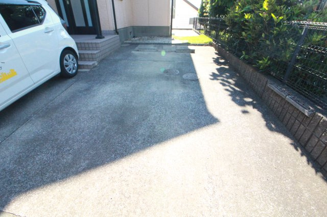 栗原貸家Aの駐車場