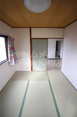 【和室】 | シティハイツ市岡 | 畳の上でゆっくりとくつろげる和室です