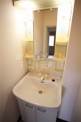 【洗面所】 | シティハイツ市岡 | コンパクトで使いやすい洗面所